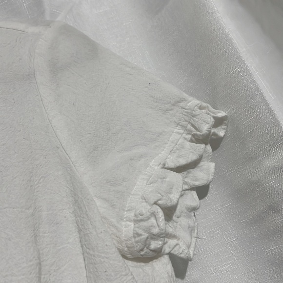 White romper with ruffle sleeves - Picture 2 of 6